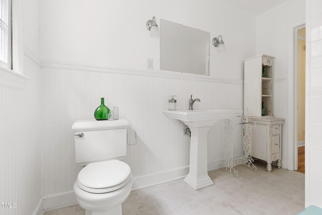 816 Miller Rd, Hillsborough, NC 27278 - bathroom featuring a wainscoted wall, toilet, tile patterned floors, and baseboards