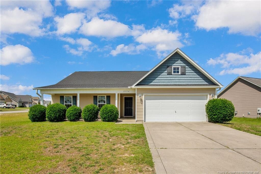 2554 Hunting Bow Dr, Hope Mills, NC 28348 - photo 1