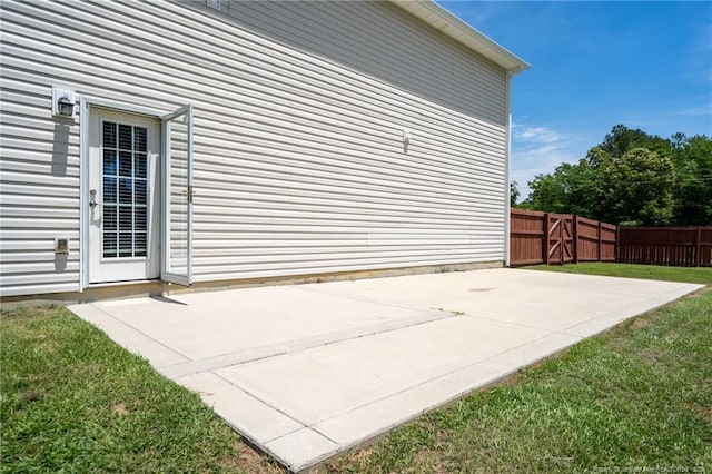 332 Dundee Cir, Raeford, NC 28376 - view of patio / terrace