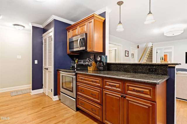 2805 Friendship Rd, Durham, NC 27705 - kitchen with appliances with stainless steel finishes, dark countertops, a peninsula, light wood-style flooring, and ornamental molding