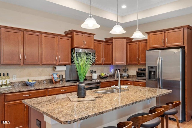 228 Ellisview Dr, Cary, NC 27519 - kitchen with stainless steel appliances, a sink, a kitchen breakfast bar, brown cabinets, and crown molding