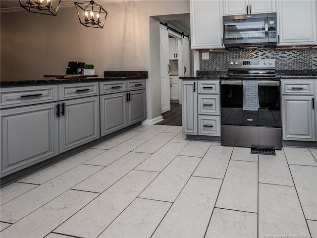 5307 N Fayetteville Rd, Lumberton, NC 28360 - kitchen featuring stainless steel electric range oven, gray cabinetry, backsplash, a chandelier, and light marble finish flooring