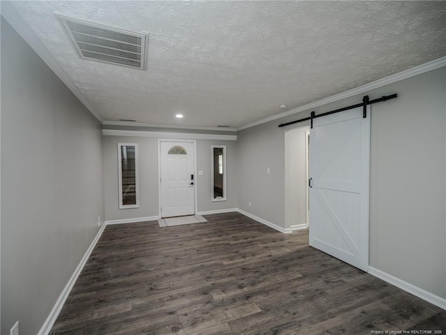 5307 N Fayetteville Rd, Lumberton, NC 28360 - entrance foyer featuring a barn door, a textured ceiling, dark wood finished floors, baseboards, and recessed lighting