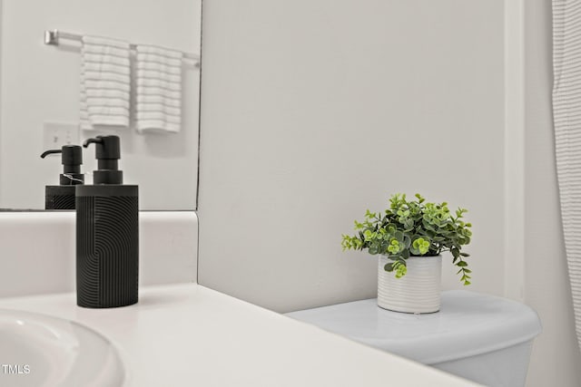 8151 Rhiannon Rd, Raleigh, NC 27613 - bathroom view