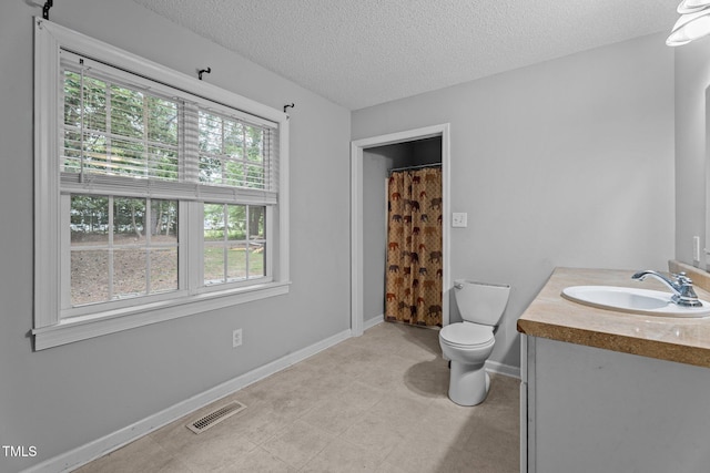 627 Gaslight Trl, Wendell, NC 27591 - full bathroom featuring toilet, vanity, a textured ceiling, baseboards, and curtained shower