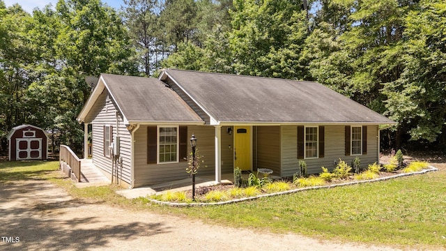 428 Long Branch Dr, Lacrosse, VA 23950 - ranch-style house featuring a front lawn and view of wooded area
