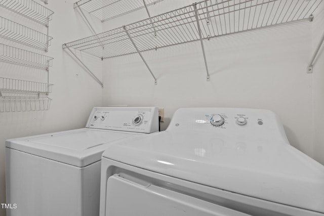 428 Long Branch Dr, Lacrosse, VA 23950 - laundry area with washer and clothes dryer