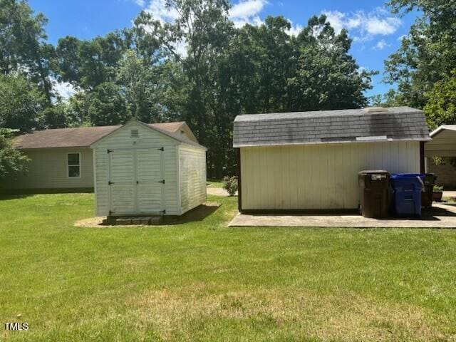 708 Old Barn Ave, Durham, NC 27704 - view of green lawn