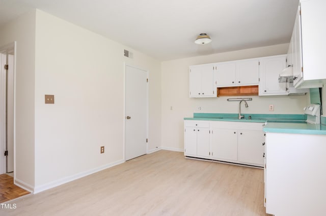 1002 Willow Dr Unit 37, Chapel Hill, NC 27514 - kitchen with a sink, light wood-style floors, range, and white cabinets