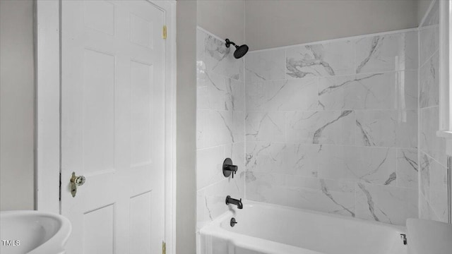 830 S Chestnut St, Henderson, NC 27536 - bathroom with shower / washtub combination