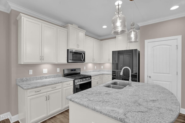 1085 Lobdale Ct, Burlington, NC 27215 - kitchen featuring appliances with stainless steel finishes, a sink, wood finished floors, white cabinetry, and recessed lighting