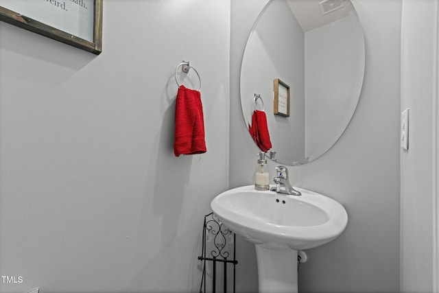 2709 Banks Lake Ct, Fuquay Varina, NC 27526 - view of bathroom