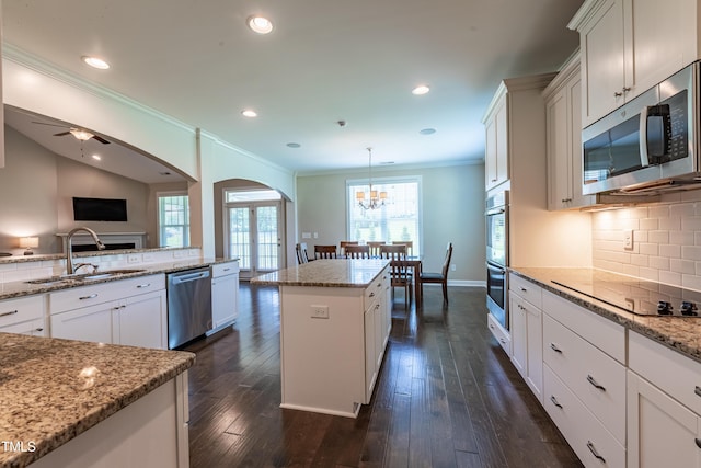 367 Tayside St, Clayton, NC 27520 - kitchen with stainless steel appliances, a sink, ornamental molding, a kitchen island, and white cabinetry