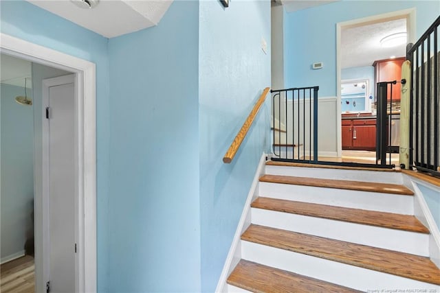 830 Edenwood Dr, Fayetteville, NC 28303 - view of stairway