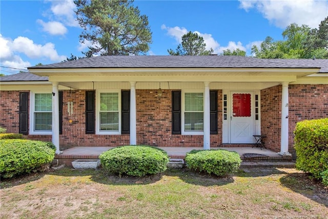 500 Cecil St, Fayetteville, NC 28312 - single story home featuring covered porch and brick siding