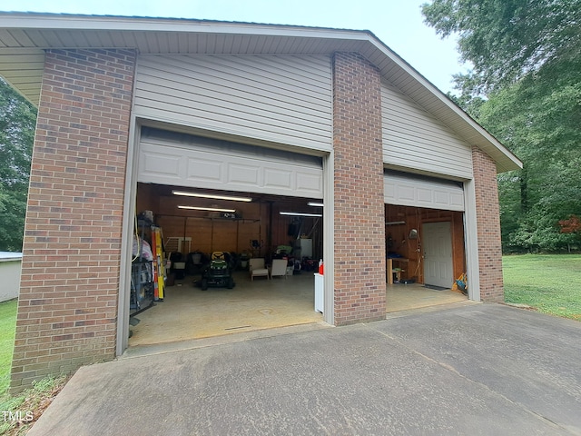 1822 Routh Rd, Burlington, NC 27217 - garage featuring asphalt driveway