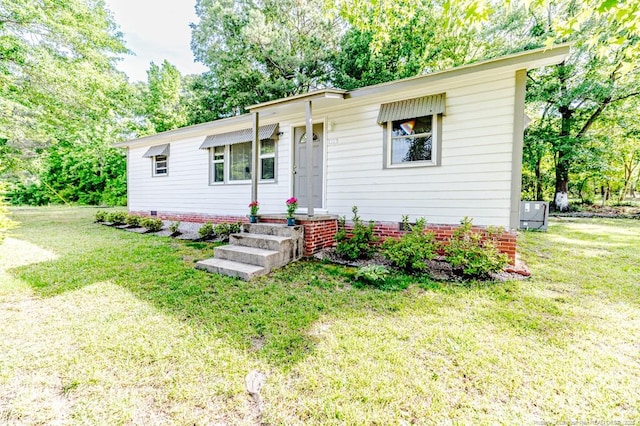2327 Dewitt St, Sanford, NC 27330 - ranch-style house with a front yard and view of wooded area