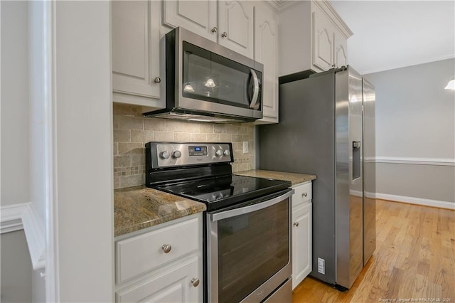 45 Remington Hills Dr, Bunnlevel, NC 28323 - kitchen with stainless steel appliances, backsplash, light wood-style flooring, white cabinetry, and crown molding