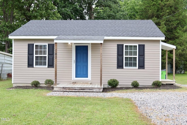 102 E Nash St, Elm City, NC 27822 - bungalow-style home with a front lawn and a shingled roof