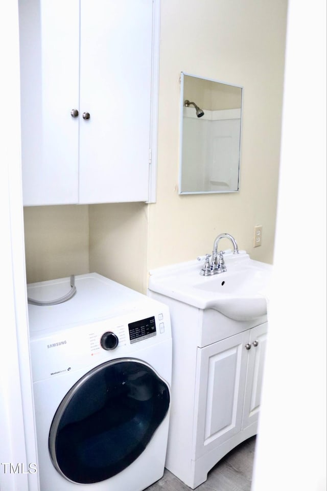 102 E Nash St, Elm City, NC 27822 - laundry area with washer / clothes dryer and a sink