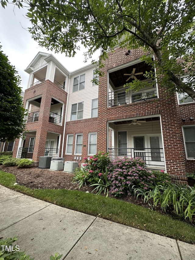 710 N Person St Unit 103, Raleigh, NC 27604 - view of property featuring central AC