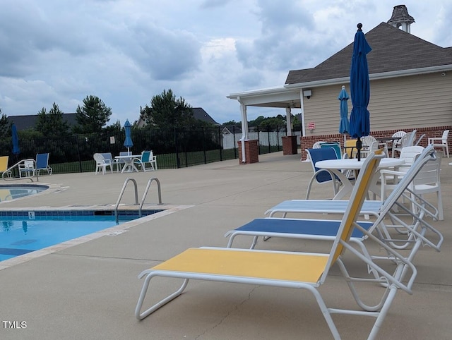 1428 White Opal Dr, Knightdale, NC 27545 - community pool with a patio