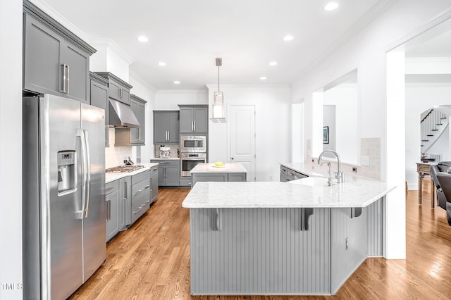 6250 Moinear Ln, Chapel Hill, NC 27514 - kitchen with stainless steel appliances, gray cabinets, a sink, under cabinet range hood, and a peninsula