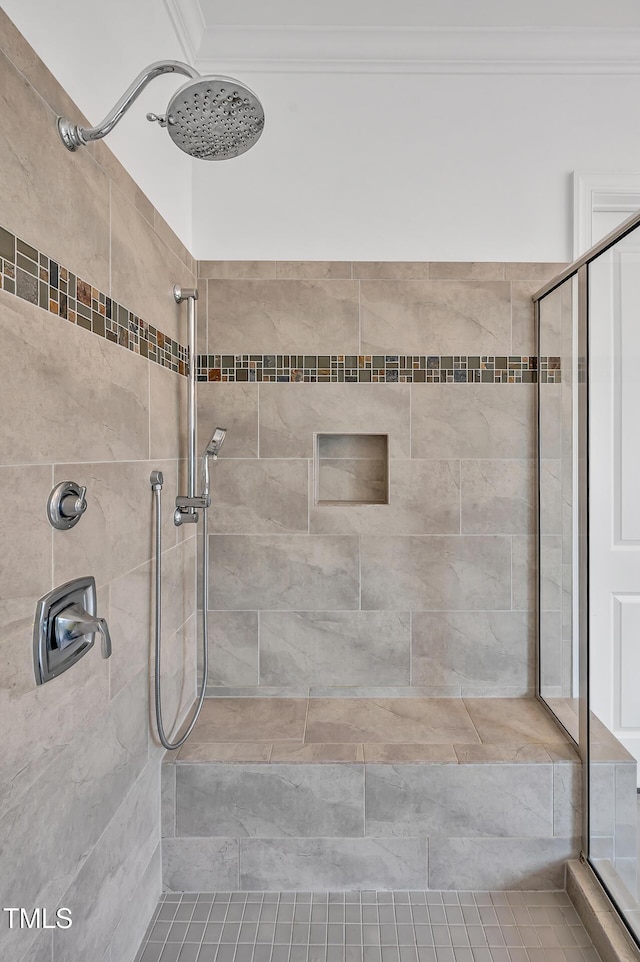 6250 Moinear Ln, Chapel Hill, NC 27514 - full bath featuring a tile shower and crown molding