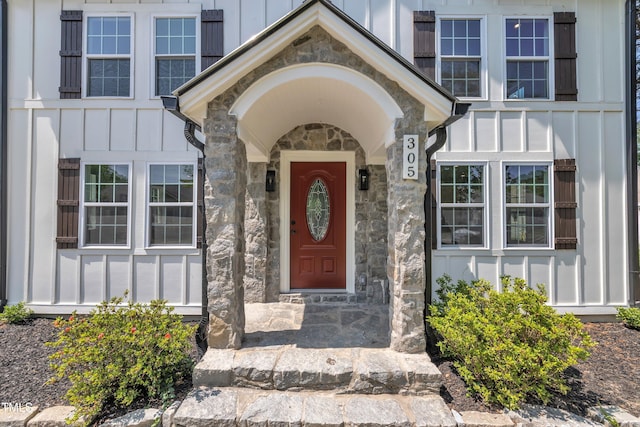 305 W Canary St, Dunn, NC 28334 - entrance to property featuring board and batten siding and stone siding
