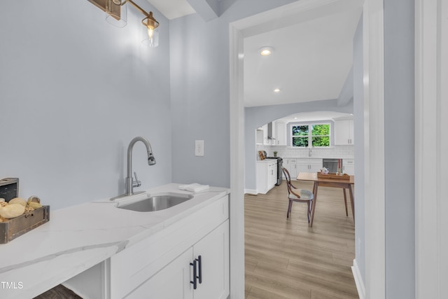 305 W Canary St, Dunn, NC 28334 - bar with a sink, tasteful backsplash, arched walkways, light wood-type flooring, and recessed lighting