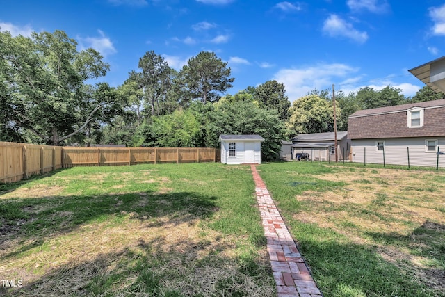 305 W Canary St, Dunn, NC 28334 - view of yard