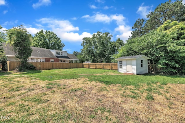 305 W Canary St, Dunn, NC 28334 - view of yard