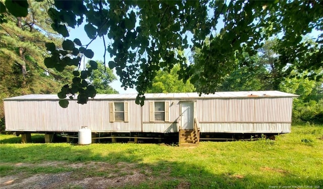 286 Greentown Ave, Warrenton, NC 27589 - rear view of property with entry steps and a lawn