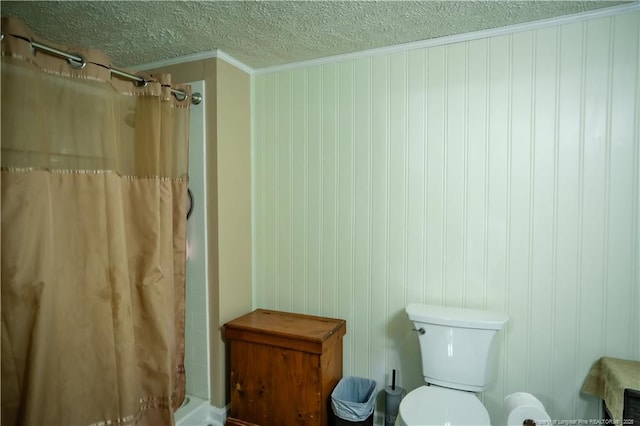 208 W Thompson St E, Fairmont, NC 28340 - full bathroom featuring a textured ceiling, crown molding, and toilet