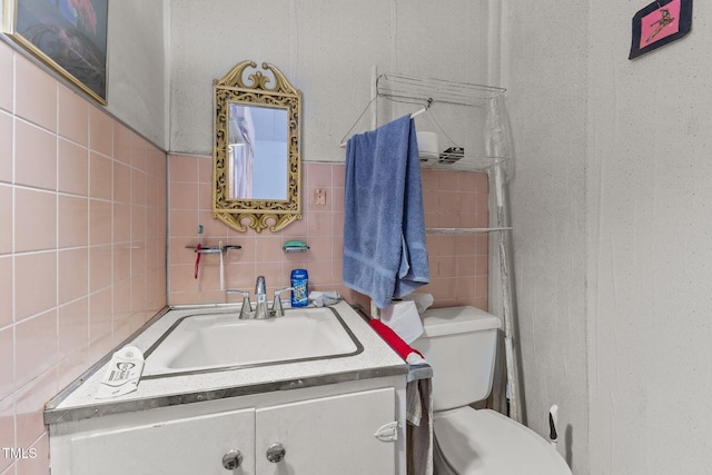 517 E 14th St, Lumberton, NC 28358 - half bath with tile walls, vanity, toilet, and decorative backsplash