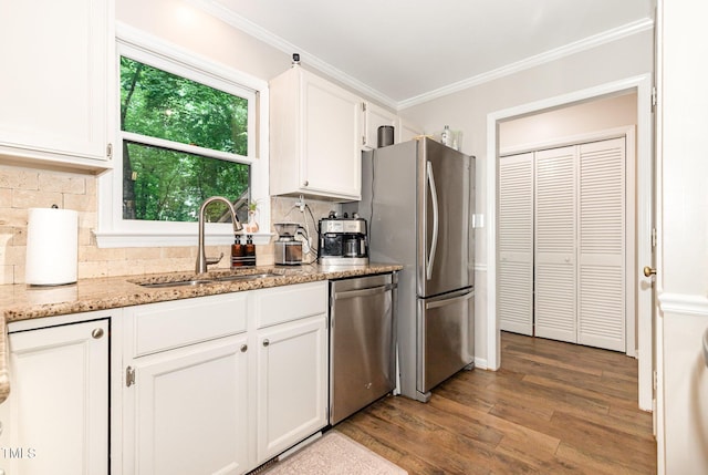1426 Cedar Branch Ct, Wake Forest, NC 27587 - kitchen with appliances with stainless steel finishes, a sink, wood finished floors, decorative backsplash, and crown molding