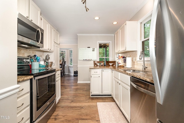 1426 Cedar Branch Ct, Wake Forest, NC 27587 - kitchen with stainless steel appliances, crown molding, a sink, recessed lighting, and decorative backsplash