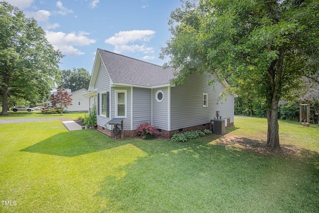 701 Creekside Dr, Clayton, NC 27520 - view of front facade with roof with shingles, a front lawn, crawl space, and central air condition unit