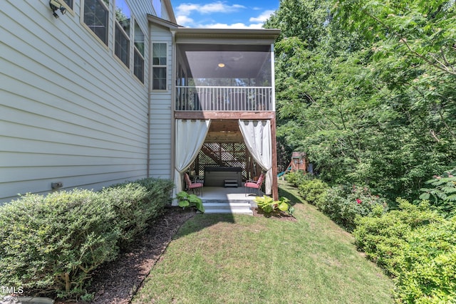6509 Conaway Ct, Wake Forest, NC 27587 - view of grassy yard featuring a sunroom