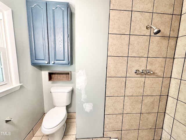 322 S Dixon Ave, Cary, NC 27511 - full bath featuring a tile shower, toilet, tile patterned flooring, and baseboards