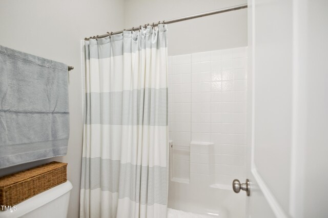 8909 Tara Hill Ln, Wake Forest, NC 27587 - full bathroom featuring toilet and shower / tub combo with curtain