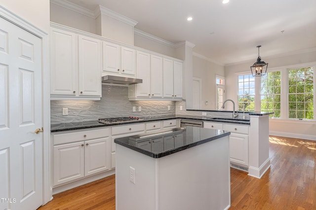 218 W Barbee Chapel Rd, Chapel Hill, NC 27517 - kitchen featuring a sink, stainless steel gas stovetop, a peninsula, under cabinet range hood, and white cabinets