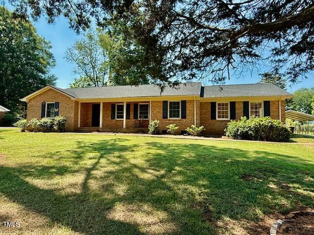 1007 Driftwood Dr, Siler City, NC 27344 - single story home featuring a front lawn and brick siding