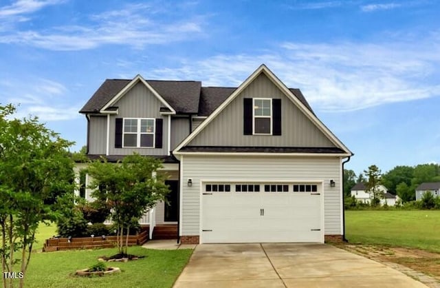 131 Hawick Ct, Zebulon, NC 27597 - craftsman-style home featuring driveway and a front lawn