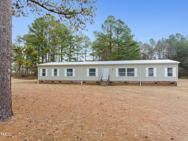 752 Dundee Cir, Raeford, NC 28376 - manufactured / mobile home featuring crawl space, entry steps, and view of wooded area