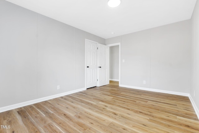 752 Dundee Cir, Raeford, NC 28376 - unfurnished bedroom featuring light wood-type flooring and baseboards