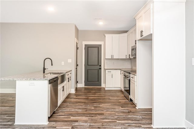 3029 Candlelight Dr, Fayetteville, NC 28311 - kitchen with appliances with stainless steel finishes, a sink, backsplash, dark wood finished floors, and recessed lighting