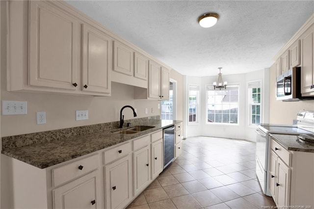 5533 Shady Pine Ct, Hope Mills, NC 28348 - kitchen featuring electric range, stainless steel microwave, dishwasher, a chandelier, and a sink