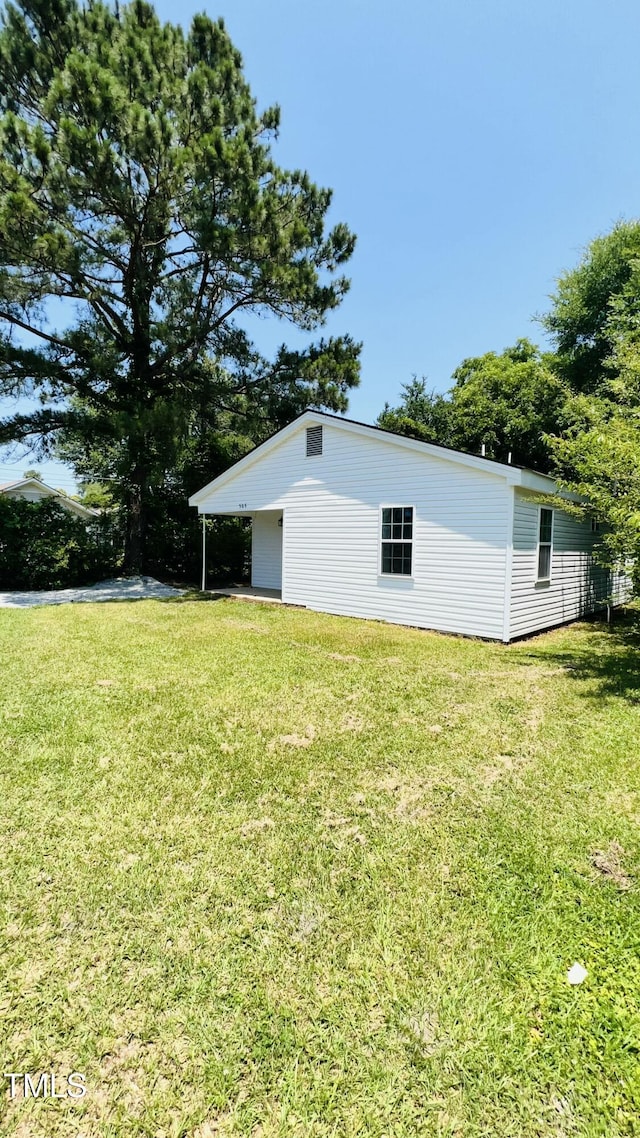 505 E Canary St, Dunn, NC 28334 - view of side of home with a yard