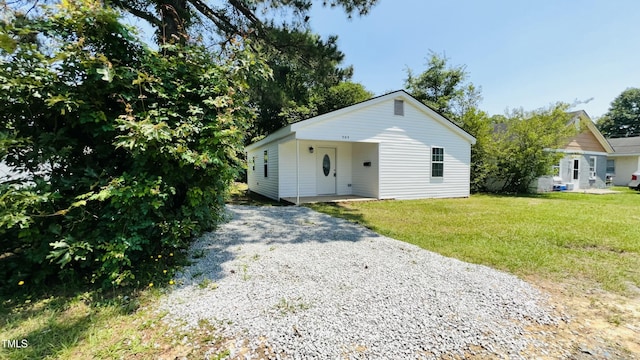 505 E Canary St, Dunn, NC 28334 - bungalow featuring driveway and a front lawn